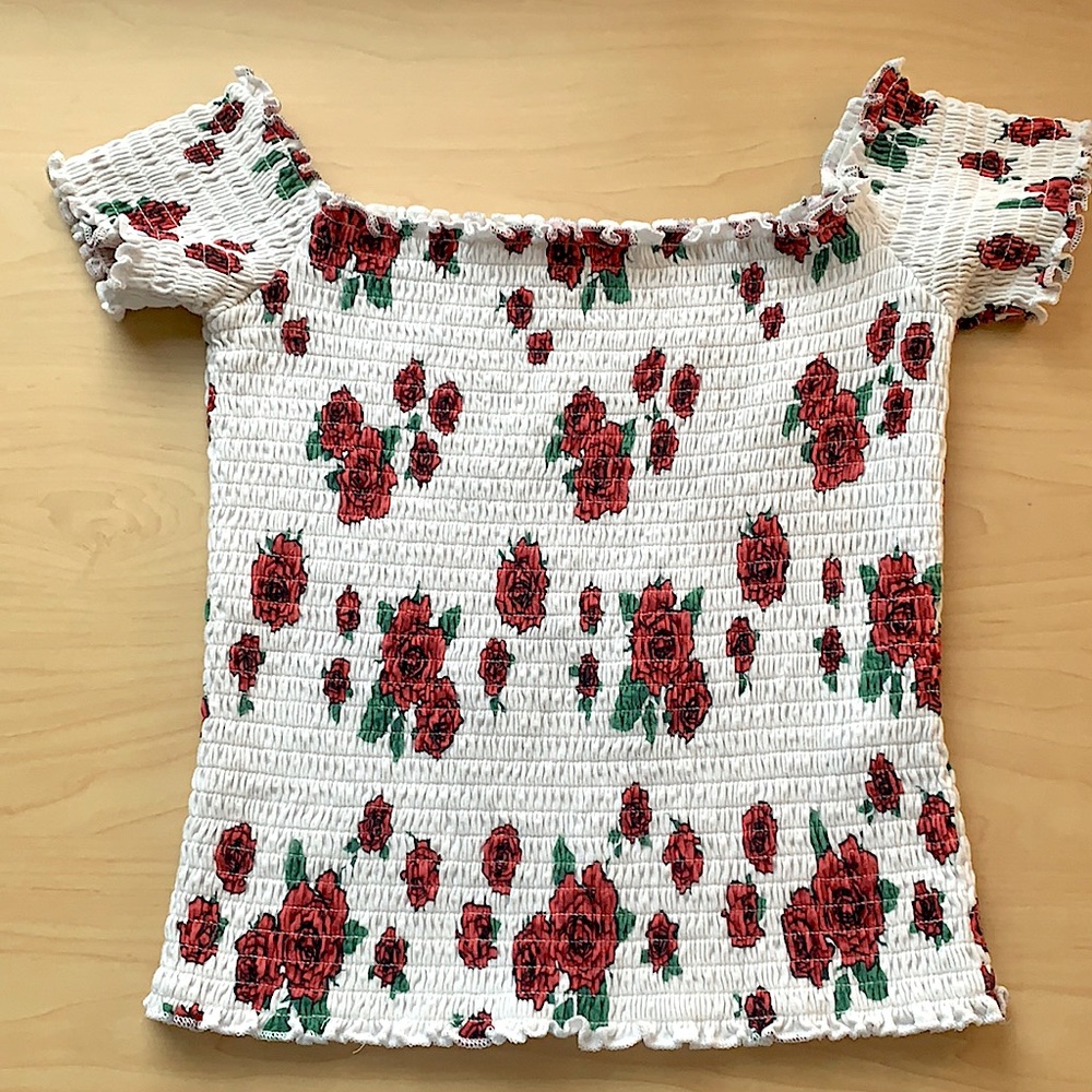 White rose over the shoulder Hollister crop top.